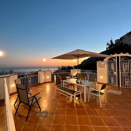 Infinity Experience Casa Vacanza Incantevole Con Terrazzo Скала Екстериор снимка